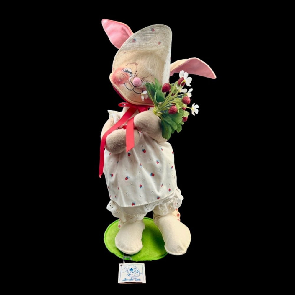 Rare 1990 Annalee #0740 Large Strawberry Bunny Rabbit Closed Eyes w/ Tag